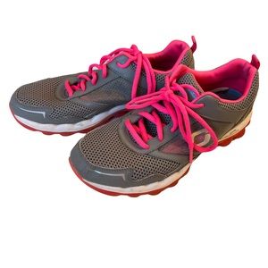 SKECHERS MEMORY FOAM SNEAKERS 8M